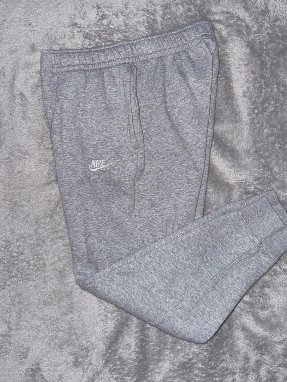 Nike Men's Light Gray Heather Joggers